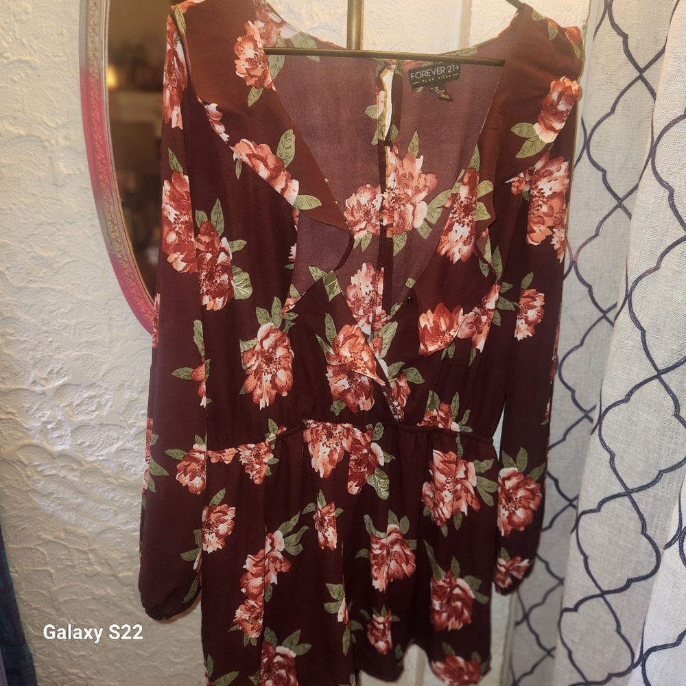 Forever 21 plus size 2x flowered jumper.